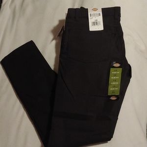 Woman's Dickies Slim Fit skinny leg pant